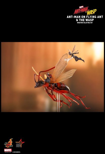 Hot Toys Ant-man And The Wasp Ant-man On Flying Ant And The Wasp Miniature Collectible Set-0