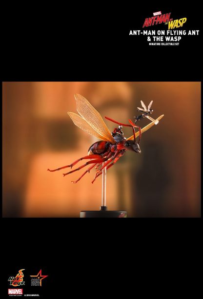 Hot Toys Ant-man And The Wasp Ant-man On Flying Ant And The Wasp Miniature Collectible Set-17867