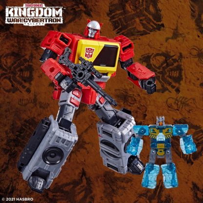 Transformers Generations War for Cybertron: Kingdom Voyager Blaster & Eject