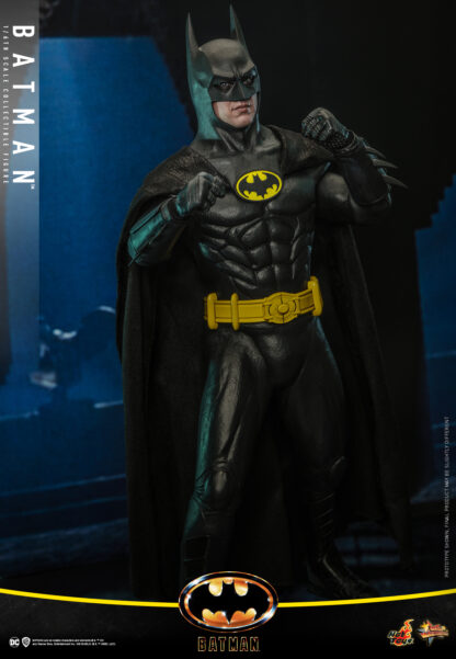 Hot Toys Batman 1989 Batman 1/6 Scale Figure ( Michael Keaton )