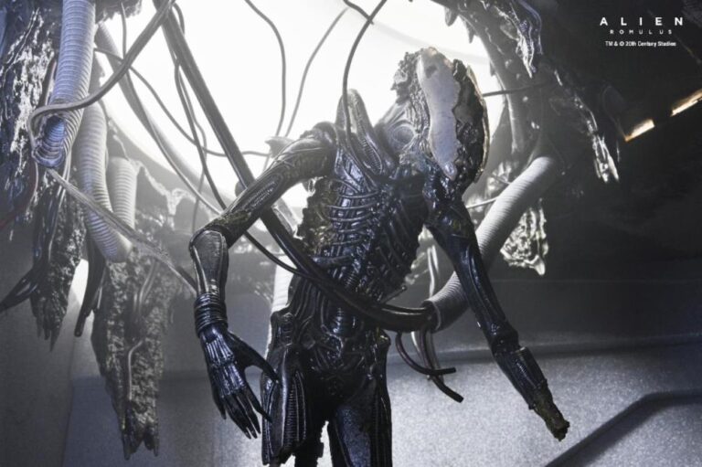NECA Alien Romulus Suspended Lab Xenomorph XX121 Action Figure – Kapow Toys