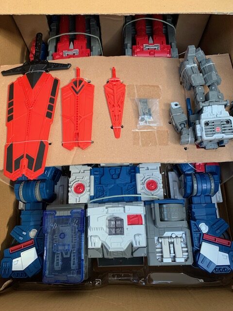 IMG_7259 Transformers Legends LG-31 Titan Class Fortress Maximus - Damaged Box